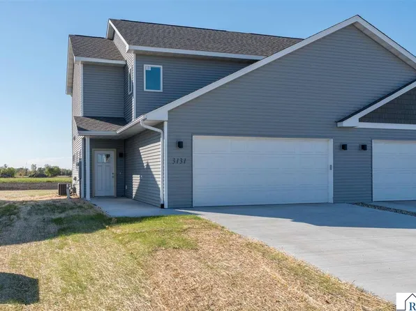 3129 & 3131 Noble Dr, Mankato, MN 56001