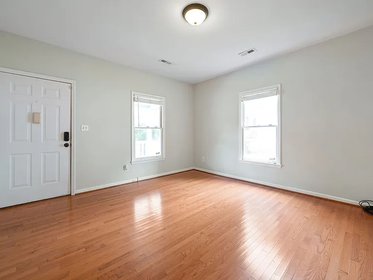 804 Gerard St — Photo 3