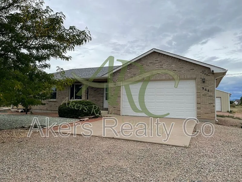 5 bed, 2.0 bath, 2404 sqft, $2,495 — Photo 1