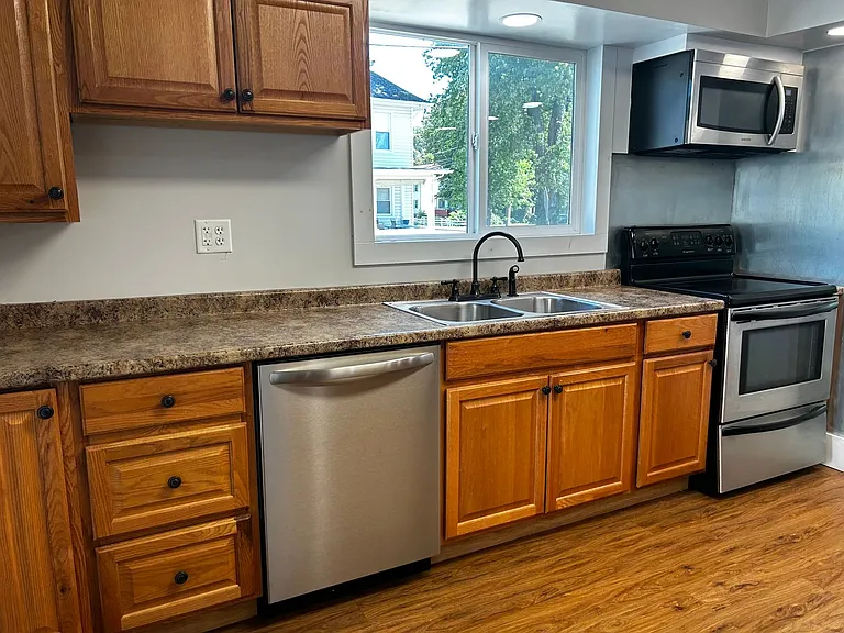 111 N Main St — Photo 12