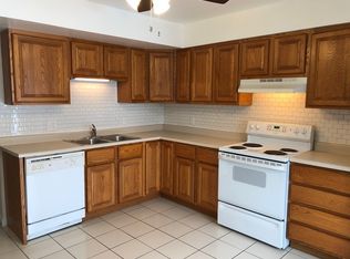 1676 Shamrock Ct, Aurora, IL 60505