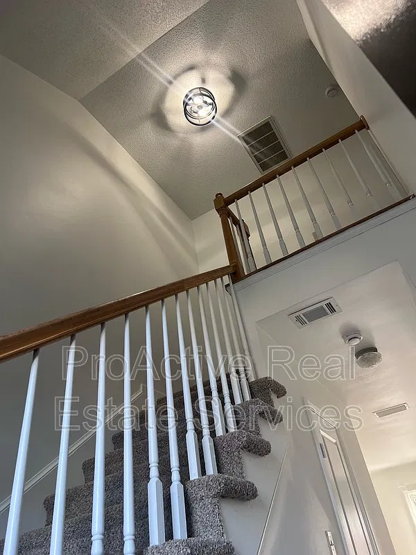 2 bed, 2.5 bath, $1,900 — Photo 4