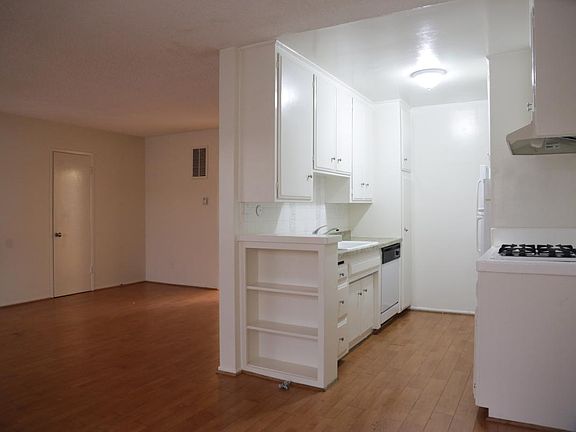 2nd image of 1309 N Martel Ave APT 204
