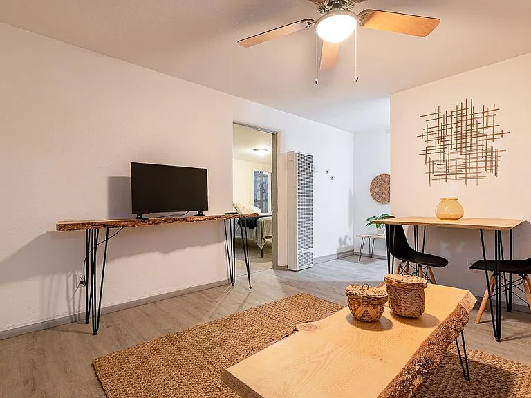 221 Girard Blvd SE #2 — Photo 4