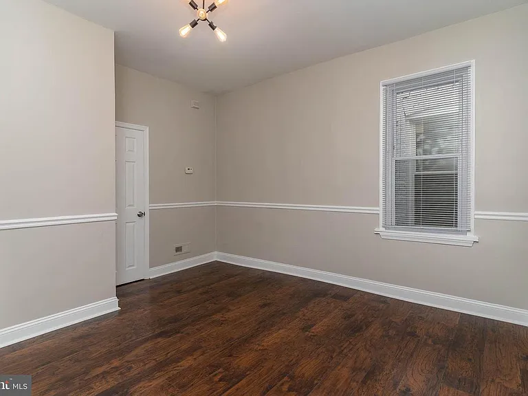 551 E 38th St #1 — Photo 5