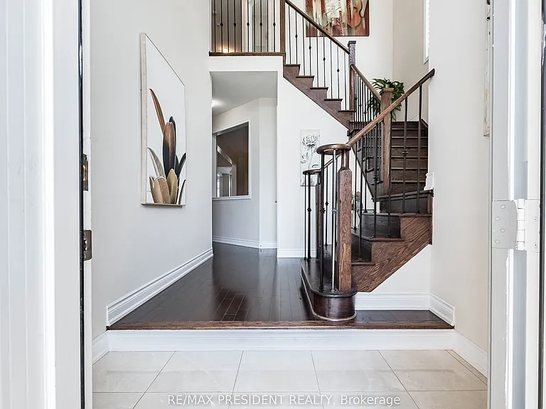 16 Monarch Dr — Photo 4