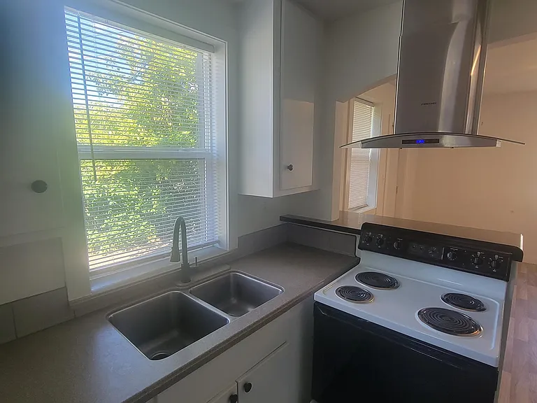 208 S Saint Charles St #10 — Photo 8