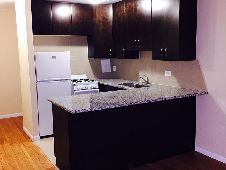 1st image of 1025 W Hollywood Ave APT 320