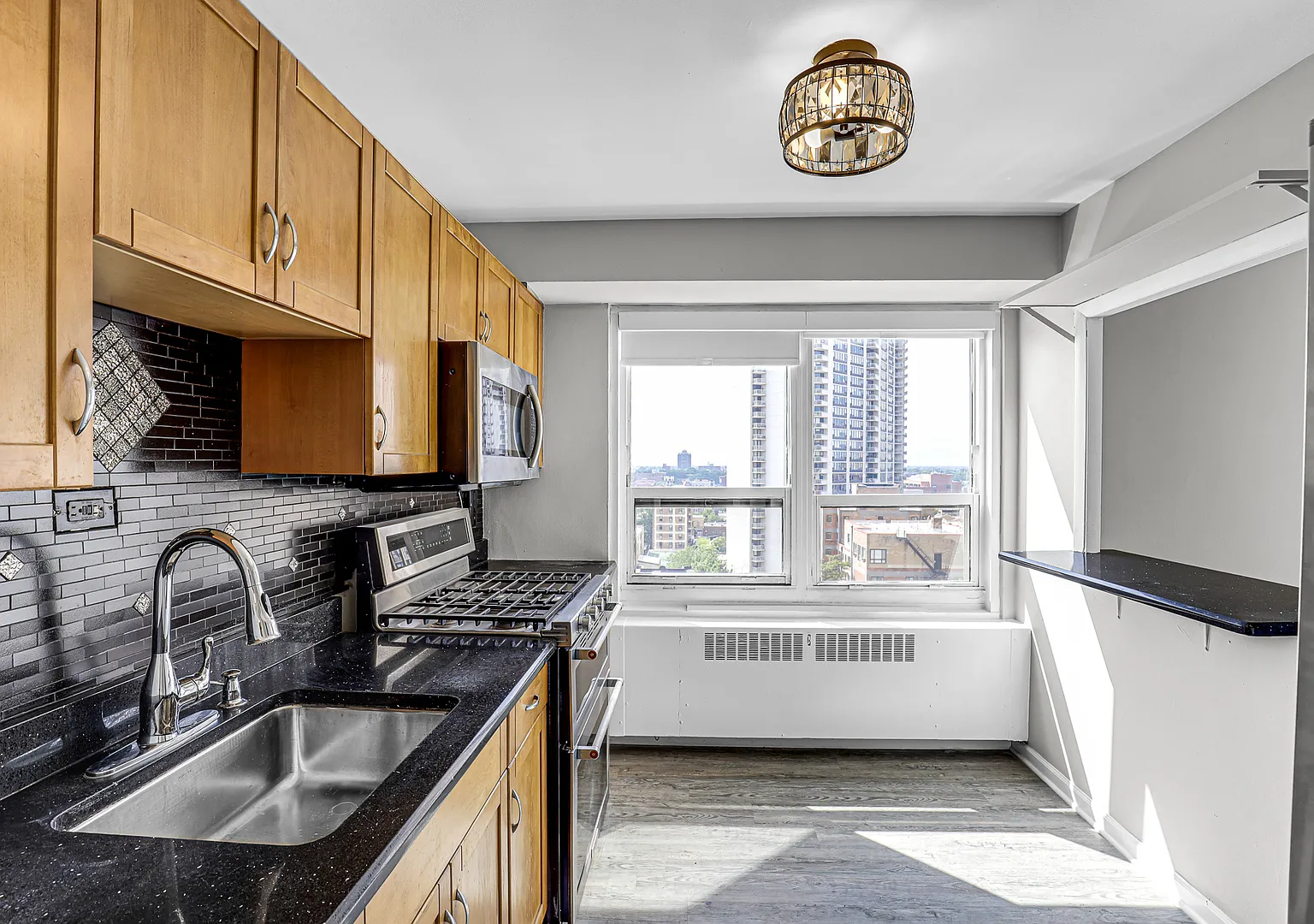 2 bed, 850 sqft, $2,600 — Photo 3