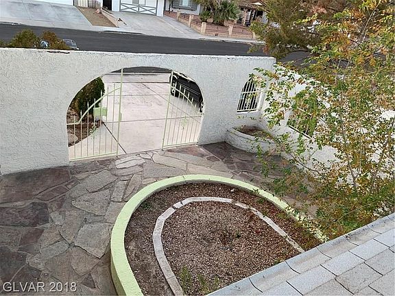 3rd image of 808 Fairway Dr
