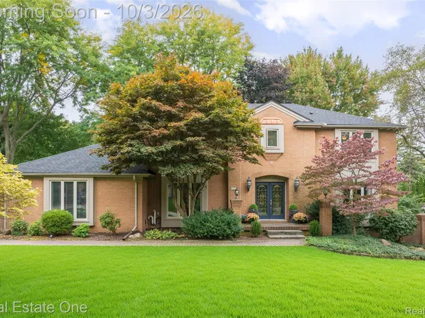 2371 Red Maple Dr, Troy, MI 48098