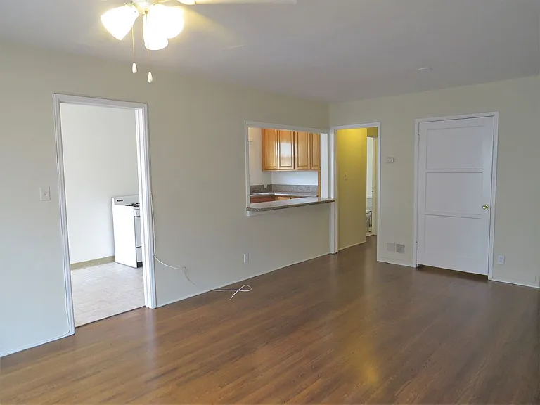 1703 W Balboa Blvd — Photo 4