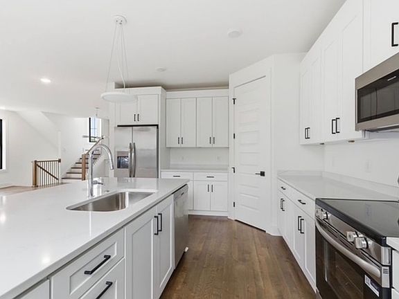 3rd image of 1112 Leland Ave