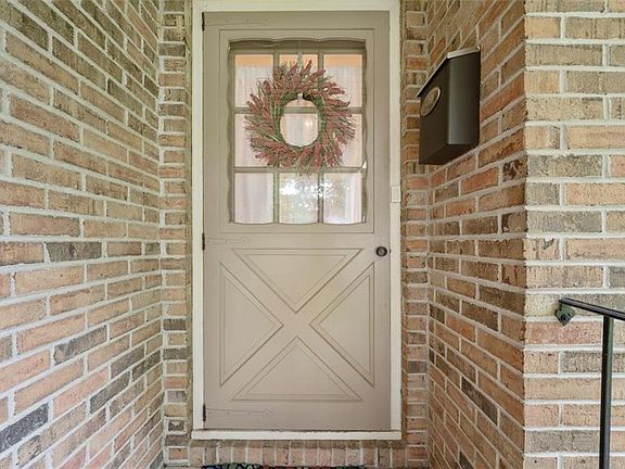 4th image of 180 Cabell Dr