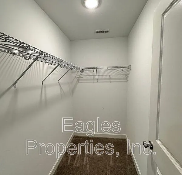 451 Fallingbrook Dr — Photo 15