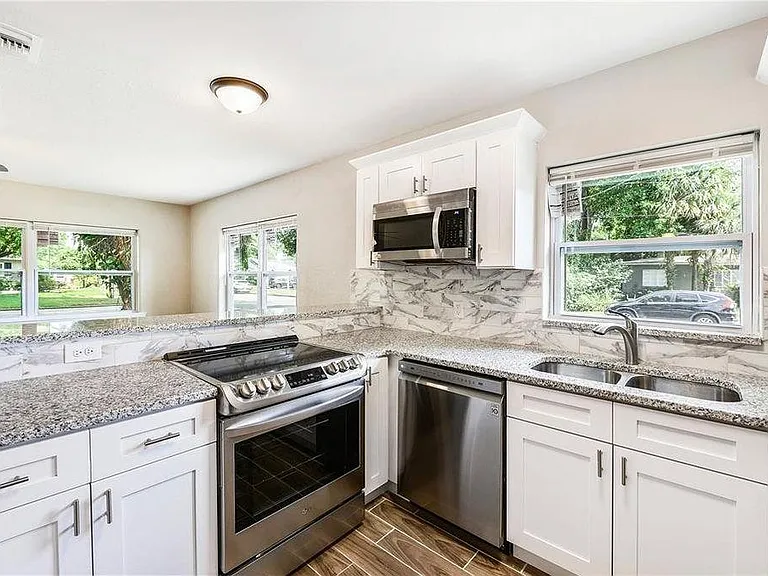 1300 Hardy Ave — Photo 2