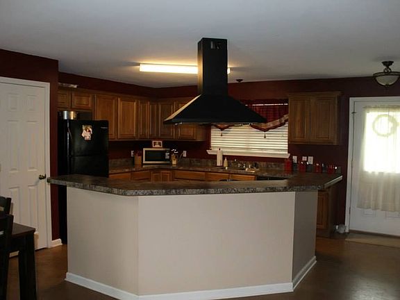 3rd image of 400 Charlotte Dr