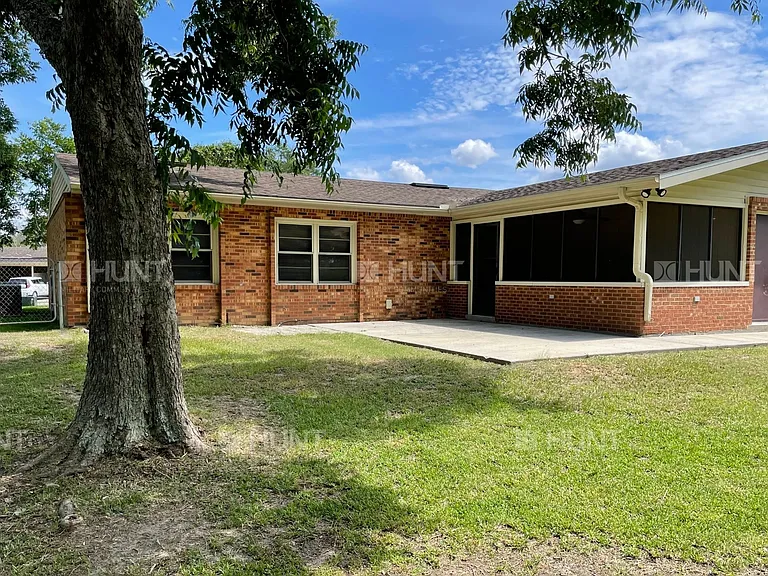 1652B Mercury Dr — Photo 2