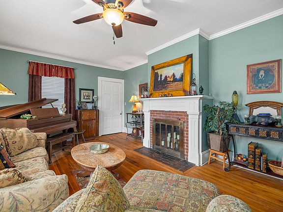 3rd image of 522 Eaton Ave