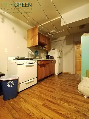 Rented by Evergreen Apartments BK | media 30