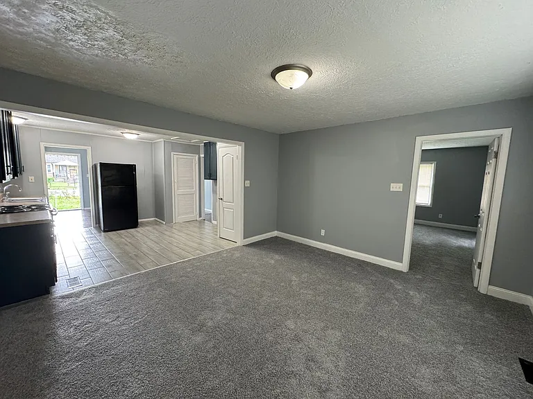 712 Melvenia St — Photo 10