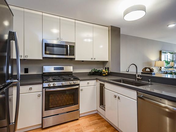 5th image of 1776 Sacramento St APT 605