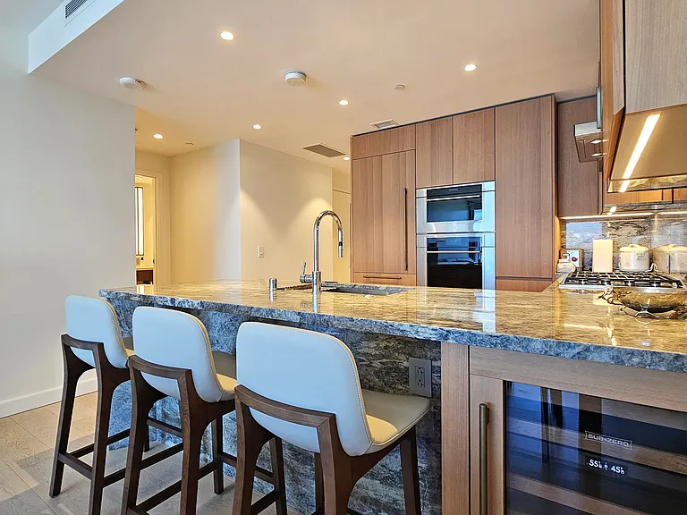1100 Ala Moana Blvd — Photo 5