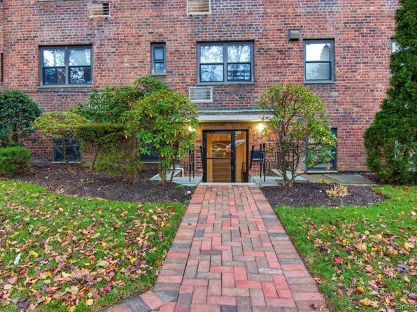 52 Brompton Road #52, Great Neck, NY 11021