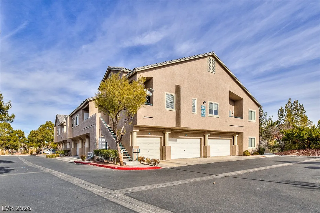 2 bed, 2.0 bath, 1319 sqft, $1,816 — Photo 1