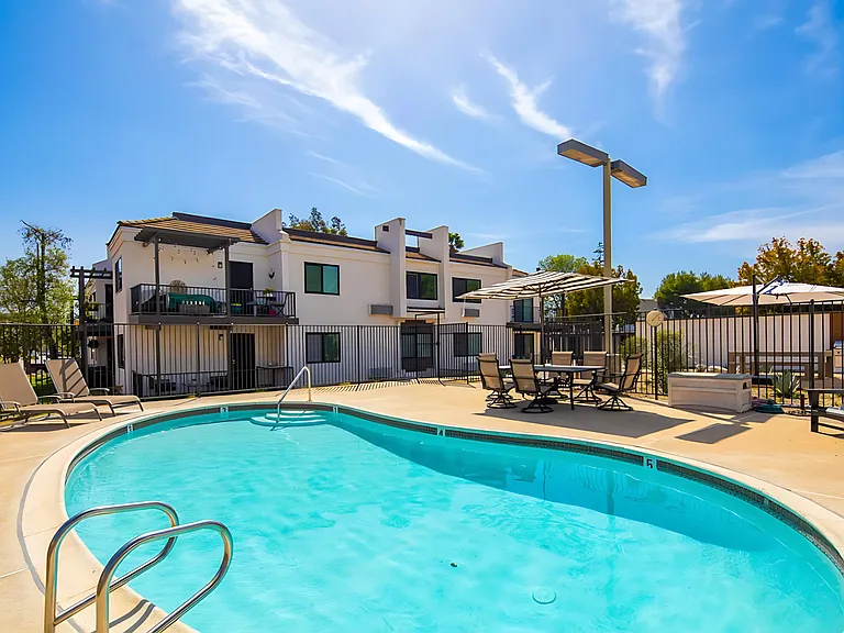 Gorgeous huge units in premier location! ASK ABOUT OUR MOVE-IN SPECIALS!! — Photo 12