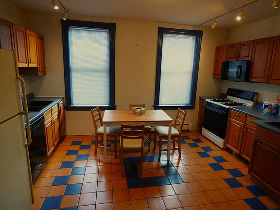 Eat-in kitchen