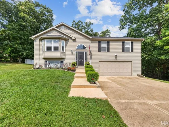 9431 Swanee Dr, Hillsboro, MO 63050