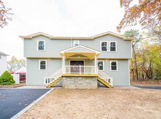 504 48th St, Lindenhurst, NY 11757