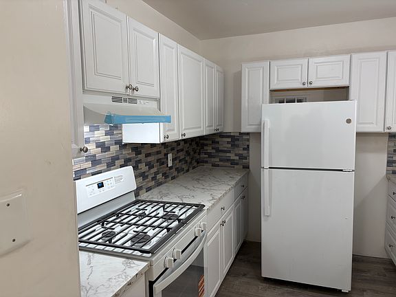 4th image of 324 N 2nd St
