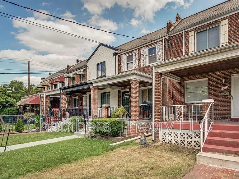 1417 Downing St NE — Photo 1