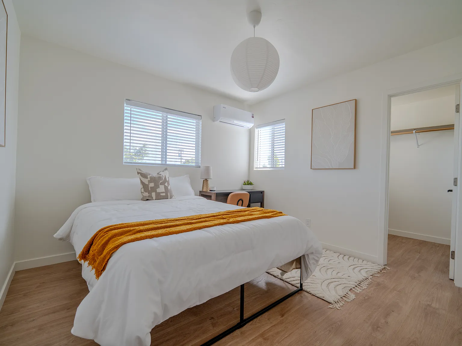 3 bed, 950 sqft, $4,500 — Photo 1