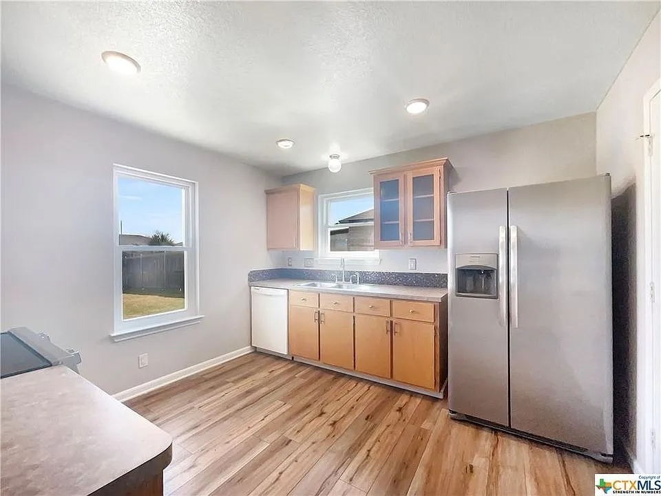 Building Photo - 3307 Lorena Dr