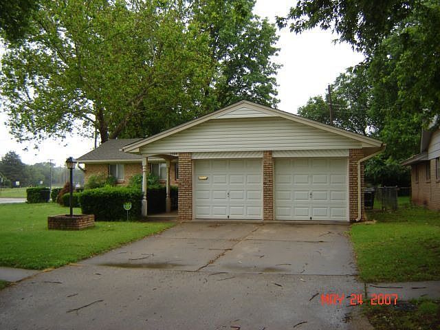 Nice corner lot