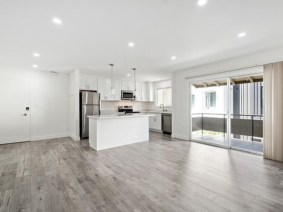 2nd image of 912 Rich Ave #14