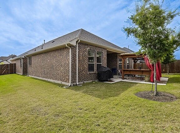 5th image of 2616 Henley Way
