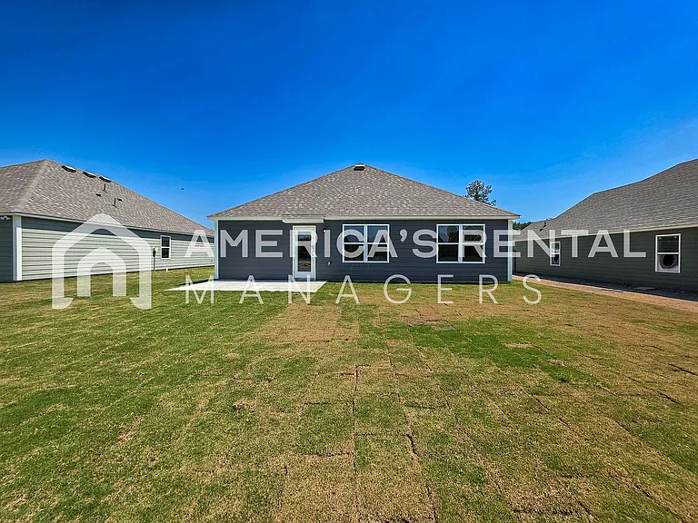 324 Oakmont Cir — Photo 46