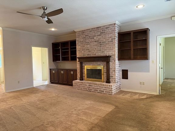 3rd image of 5 Woodhaven Cir