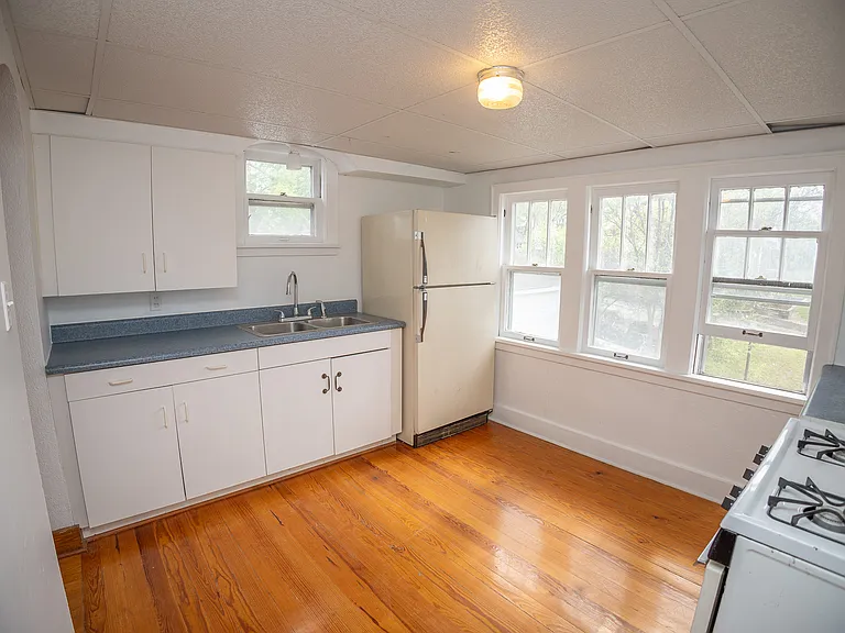 927 Washington St #A — Photo 7