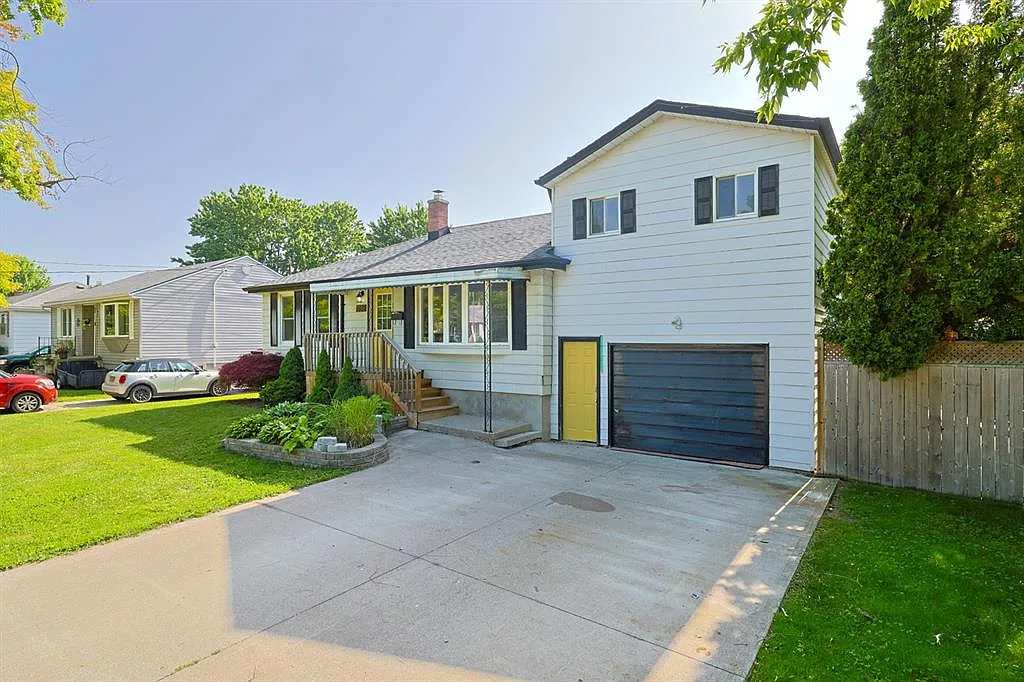 3 bed, $2,500 — Photo 1