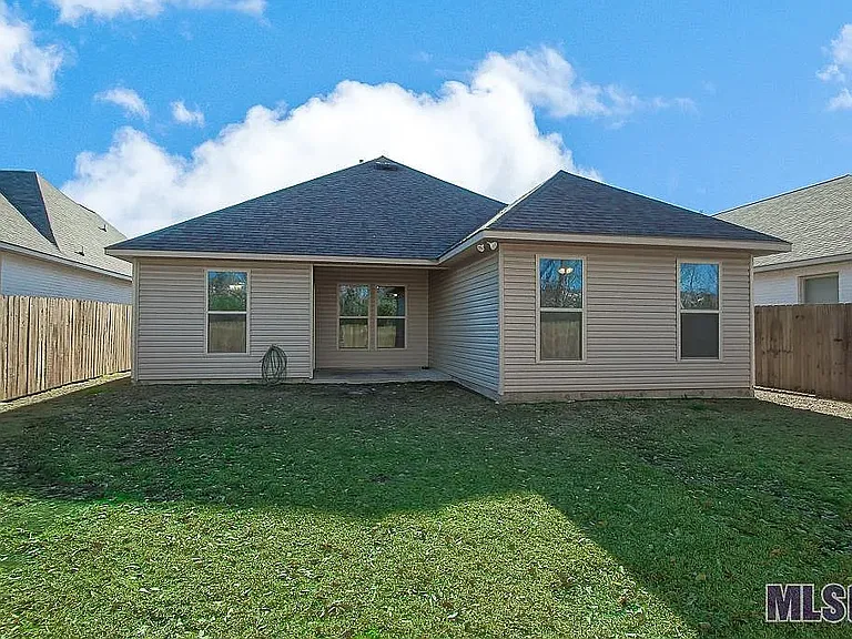 140 Lake Breeze Dr — Photo 20