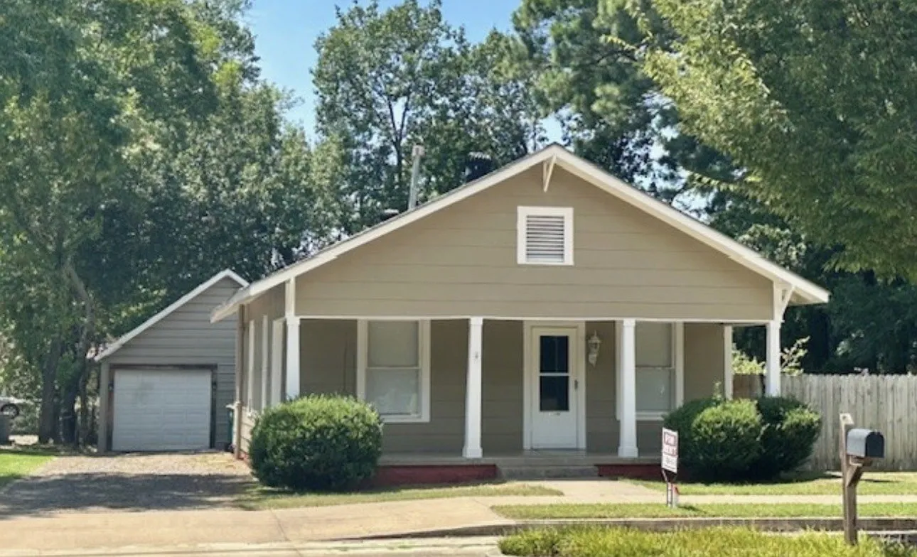 3 bed, 1200 sqft, $1,000 — Photo 1