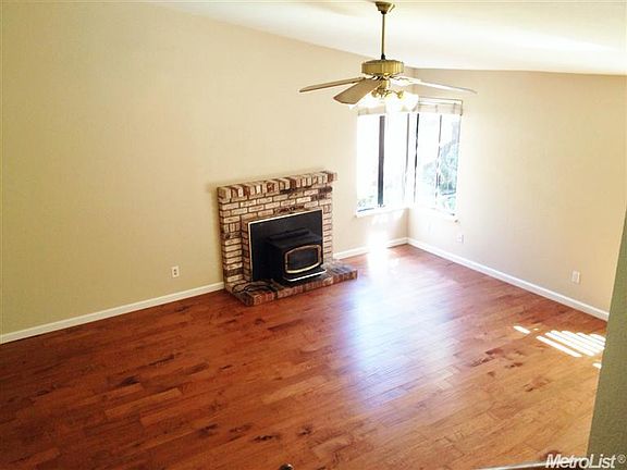 2nd image of 3194 Doroteo Way