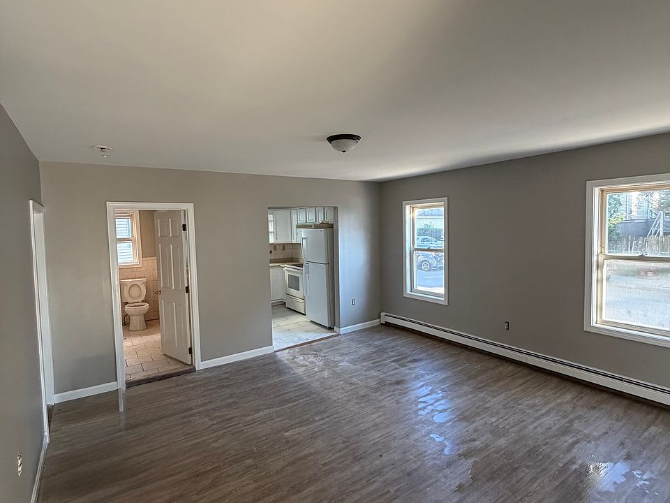 1st image of 174 Montaup St #1