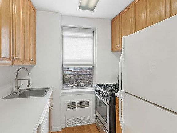 5th image of 4295 Webster Ave APT 5F