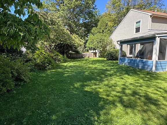 3rd image of 15 Tree Bark Ln